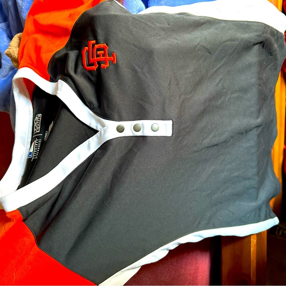 San Francisco Giants women’s shirt. Good condition